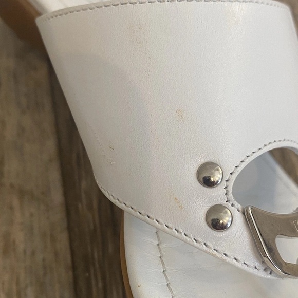 Tod’s Womens White Leather Thong Sandals Size 7.5 Summer Luxury Beach Vacation - Picture 6 of 10